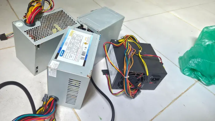 VENDO 4 FONTES DE PC