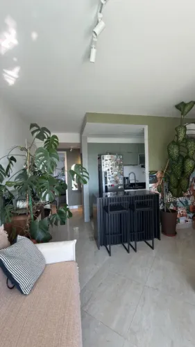 Apartamento novo de 2 quartos com suíte, varanda e infraestrutura completa na Tijuca