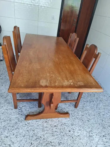 Vendo mesa com 4 cadeiras