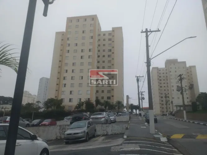 LINDO APARTAMENTO 2 DORMITÓRIOS, ARMÁRIOS, SALA COM RACK, COZINHA PLANEJADA 1 VAGA DE GARA
