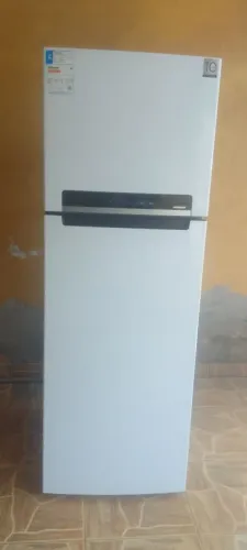 Vendo essa geladeira nova com 5 meses de uso 1600