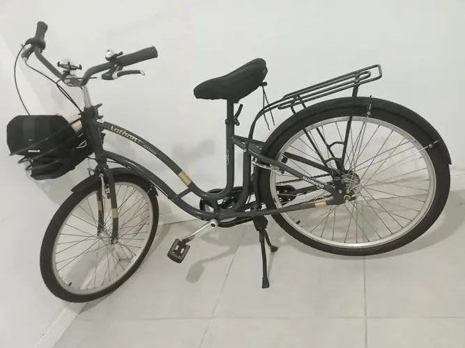 Linda bicicleta semi nova top e com todos acessórios