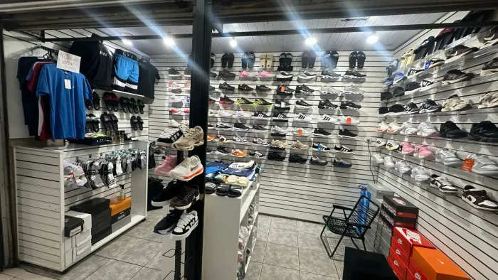 Vendo loja completa com variedade de mercadoria