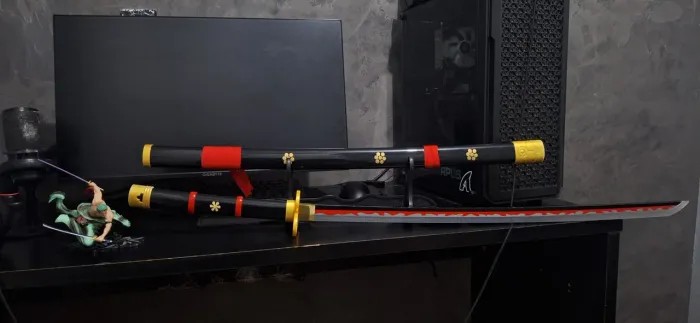 Katana de brinquedo do Zoro (Enma), tamanho Real! + Brinquedo do zoro com espada faltando