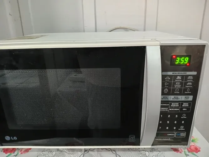 Microondas lg 30lts 110v funcionando perfeitamente entrego