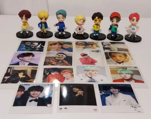 BONECOS E POLAROIDES BTS