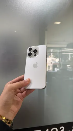 IPHONE 15 PRO MAX NATURAL 256 GB SEMINOVO 