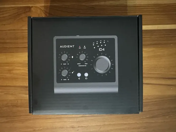 Interface de Áudio - Audient iD4 MKii NOVA