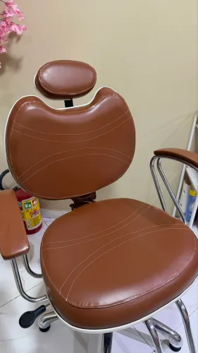 Vende-se cadeira de fazer sobrancelhas. Negocio o preço 