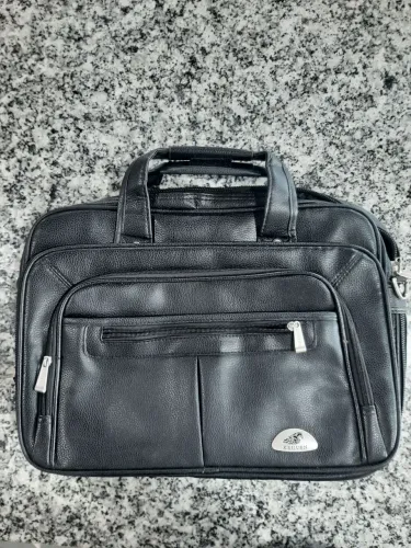 Bolsa para notebook em couro.
