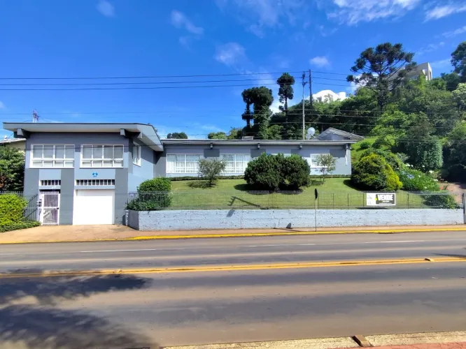 Casa em alto padrão no Centro de Caçador-SC.