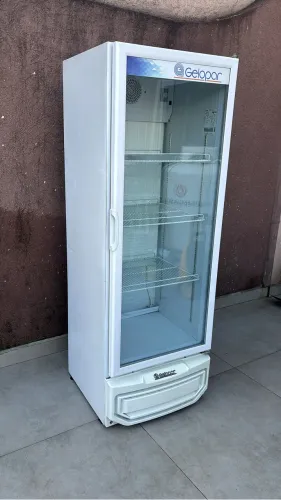 Geladeira expositora Gelopar