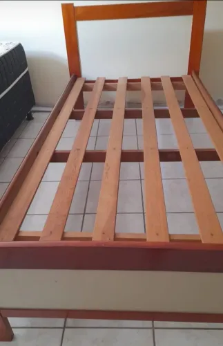 Cama de Solteiro  (Sem Colchão)