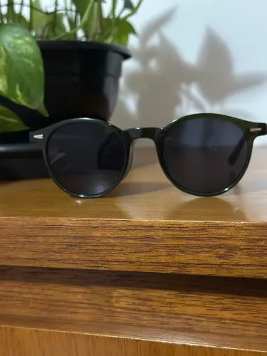 Óculos de sol novo - detalhes em verde