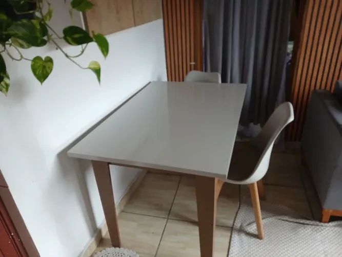 Mesa de jantar com cadeiras
