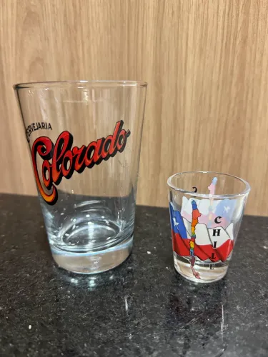 Copo cerveja Colorado e copo shot 