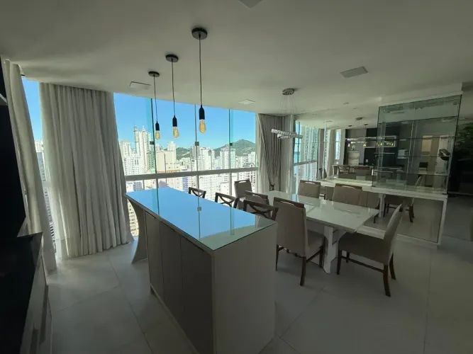 Lindo Apartamento 4 dormitórios Andar Alto Pioneiros Balneário Camboriú