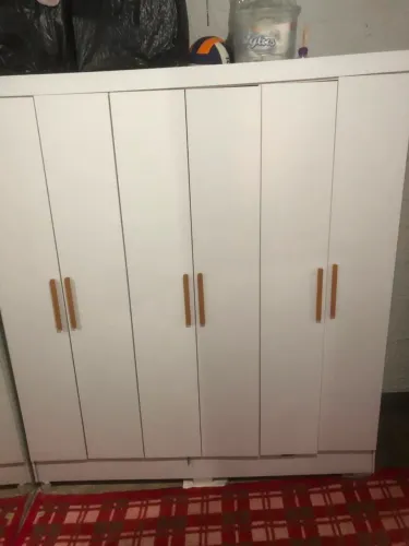 GUARDA-ROUPA 6 PORTAS - NOVO, APENAS 2 MESES DE USO!