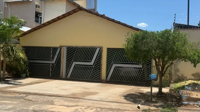 Alugo casa