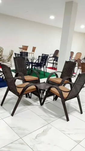 Conjunto de Área 4 Cadeiras + Mesa de Centro | tubo industrial e Fibra