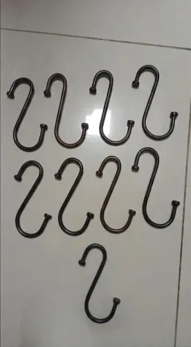 ganchos em S para pendurar roupas ou utensílios