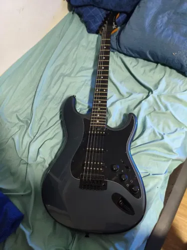 Guitarra Tagima sixmart usado por apenas um ano