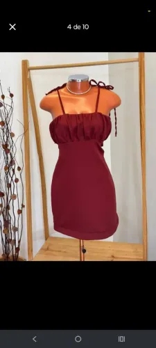 Lote com 200 peças de roupas variadas.