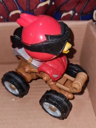 Angry Birds Go! Red Bird Basher da linha Playskool Heroes