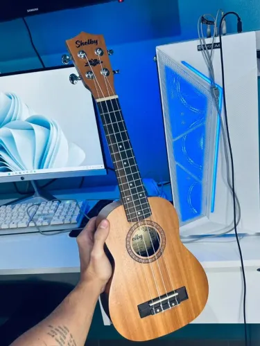 Ukulele Shelby Soprano Profissional em Mogno SU21M + Capa