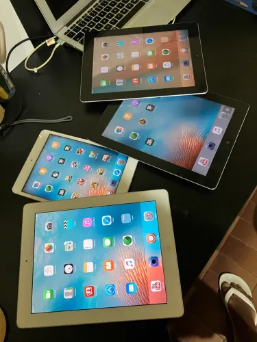Lote de 4 iPad's funcionando (Leia a descrição)