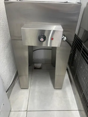 Desenformadora elétrica profissional para formas de gelo saborizado, picolé e paleta
