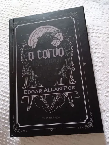 Livro capa dura O Corvo
