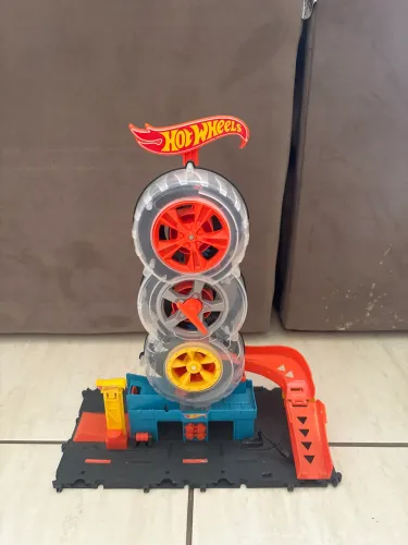 pista Hot Wheels City - Super Loja de Pneus (modelo HDP02)