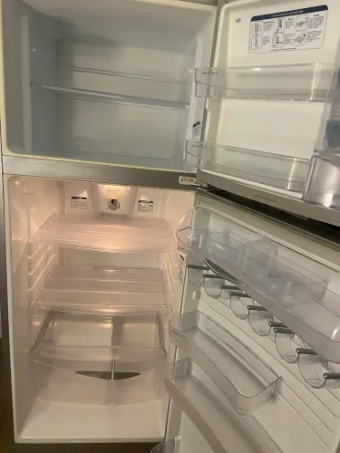 GELADEIRA COM DEFEITO