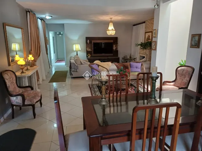 Casa em condomínio na Barra da Lagoa