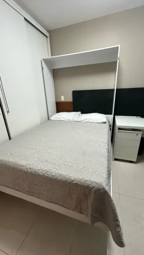 Cama retrátil branca com colchão da Ortobom
