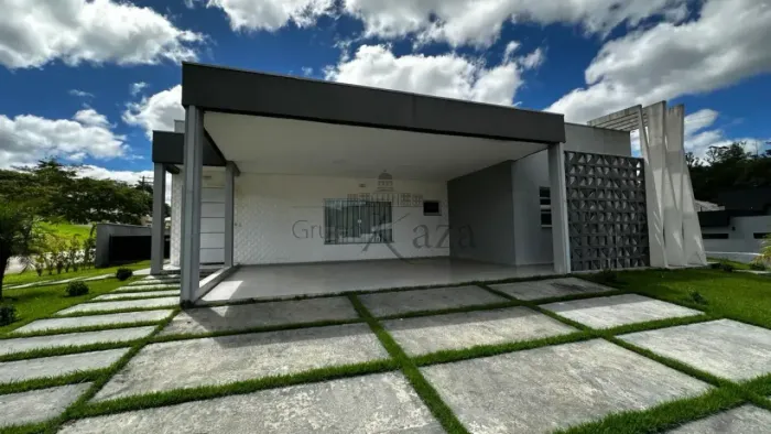 Casa em condominio fechado em Jambeiro - 300m² com 4 dormitorios sendo 2 suites