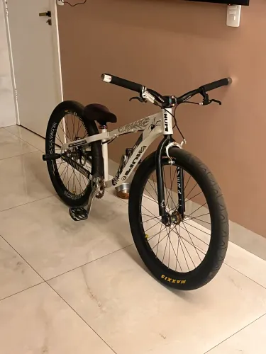 Hupi Naja 2018 branco perolado