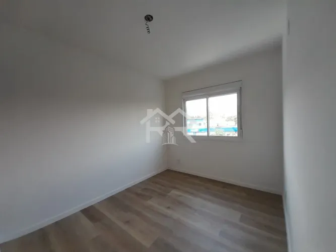 Apartamento 2 dormitórios para alugar no bairro Partenon em Porto Alegre