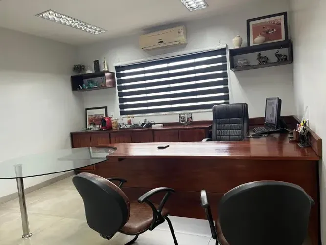 Ponto comercial para escritórios, lojas, etc... Ao lado da FIAT e TOYOTA