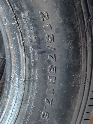 Pneu 215/75R17.5