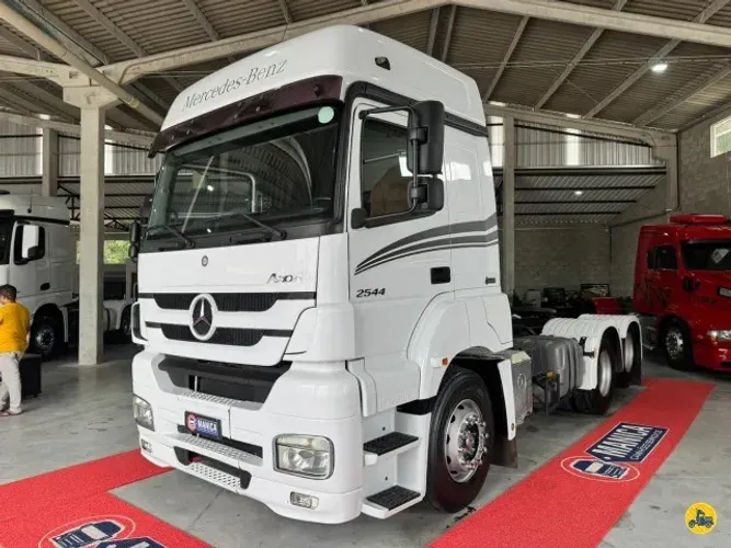 MERCEDES AXOR MB 2544 6X2 ANO 22 SUSP MOLA