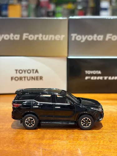 Miniatura Toyota Fortuner 1/64