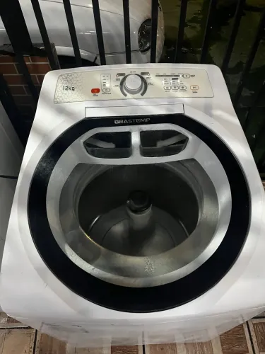 Vende-se máquina de lavar Brastemp 12kg funcionando tudo perfeitamente garantia de 3 mês