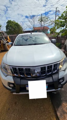 Mitsubishi L200 Tri. Outd. HPE 2.4 CD 4X4 Die. AUT 2021