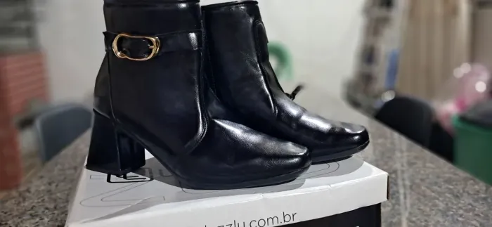 Vende-se uma bota