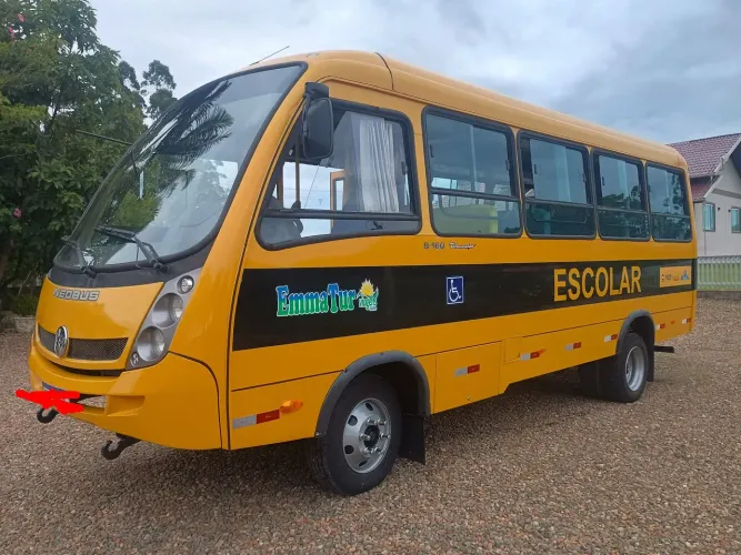 Micro ônibus escolar