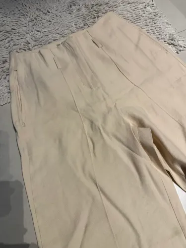 Calca feminina tamanho p cor caqui nova