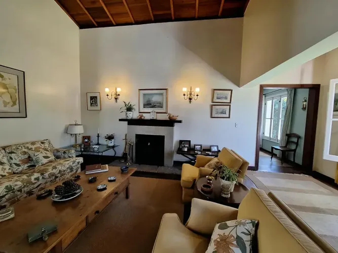 Excelente casa linear em local privilegiado em Petróplis, RJ.