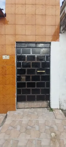 Aluga-se CASA Altos